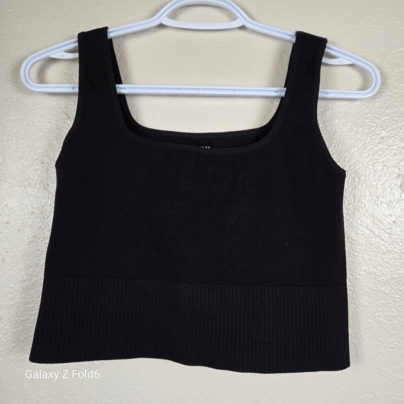 H&M Tops - H&M‎ Sport Black Ribbed Hem Crop Tank Top Stretch Nylon Blend Women’s L